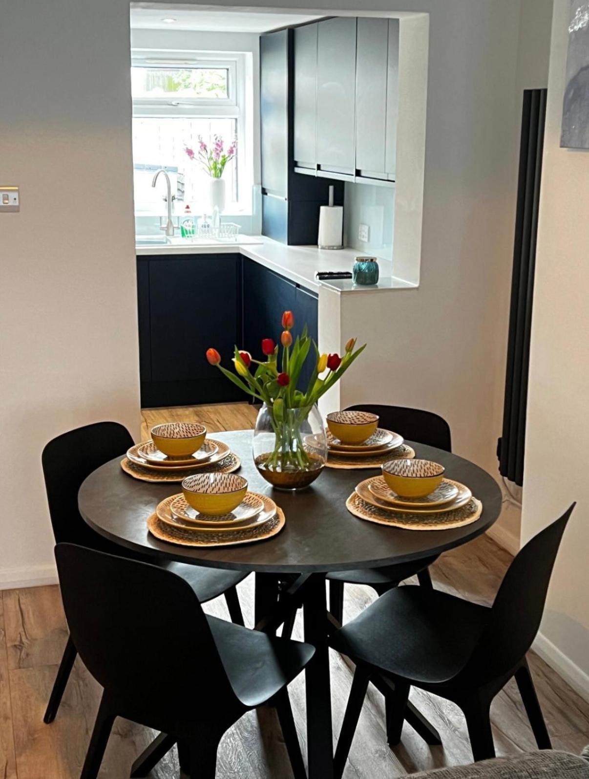 Modern 2 Bed House In Rainham, Kent - Location *