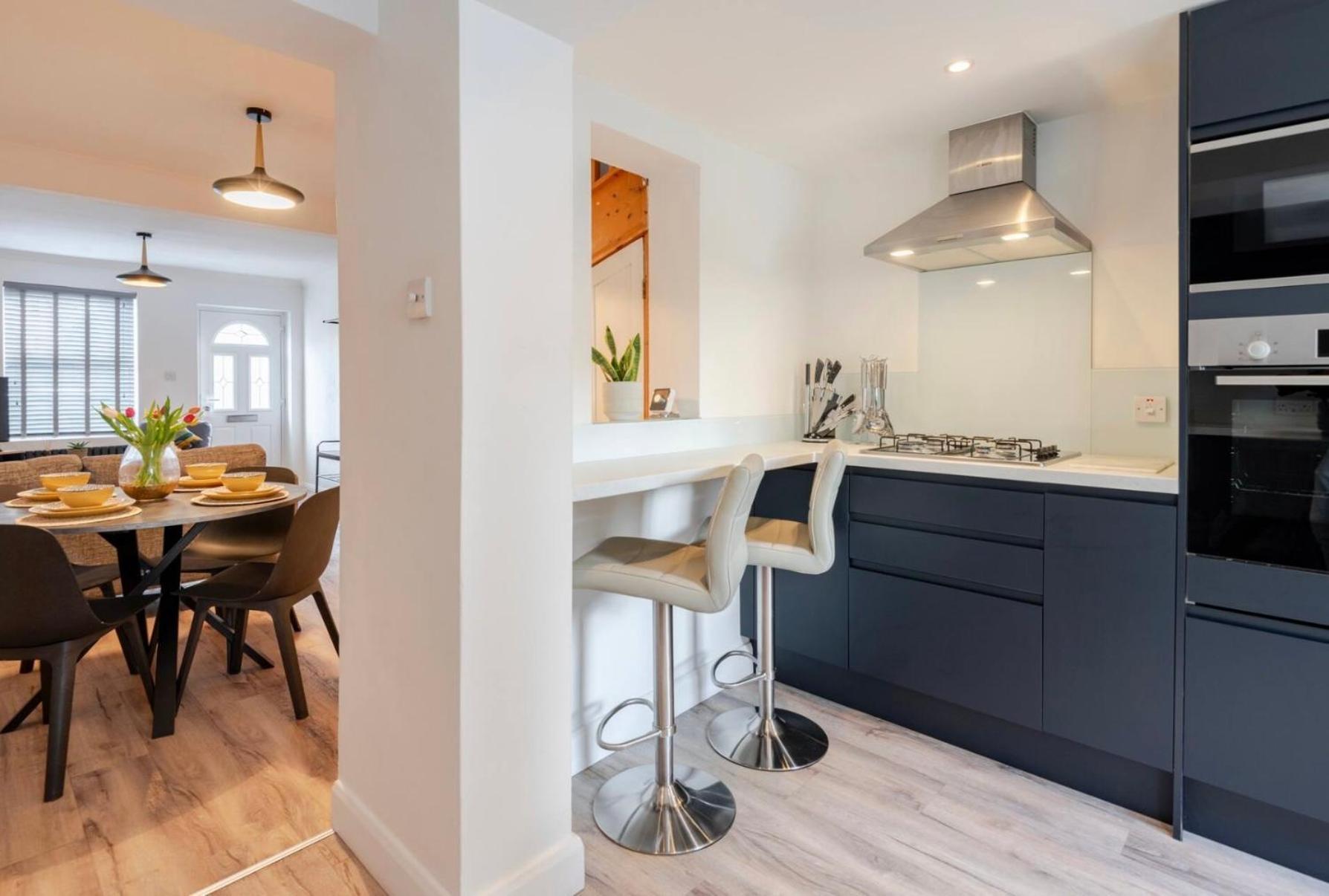 Modern 2 Bed House In Rainham, Kent - Location Rainham (Kent)