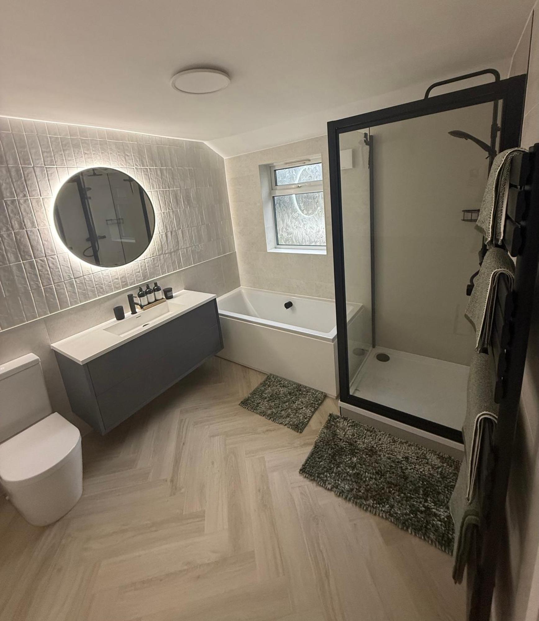 Modern 2 Bed House In Rainham, Kent - Location *